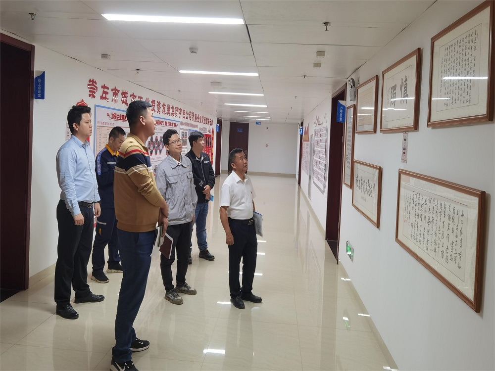 1702035687572932.jpg 參觀廉政文化長廊.jpg